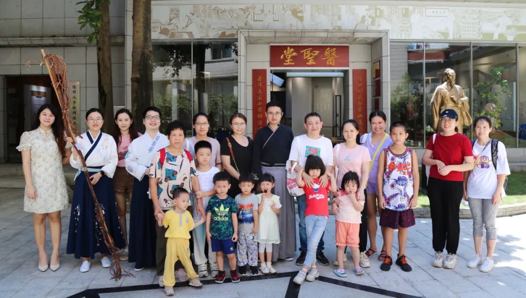 学千古名方 悟非遗传秤转—白云山南宫NG28公司组织发展主题非遗履历活动